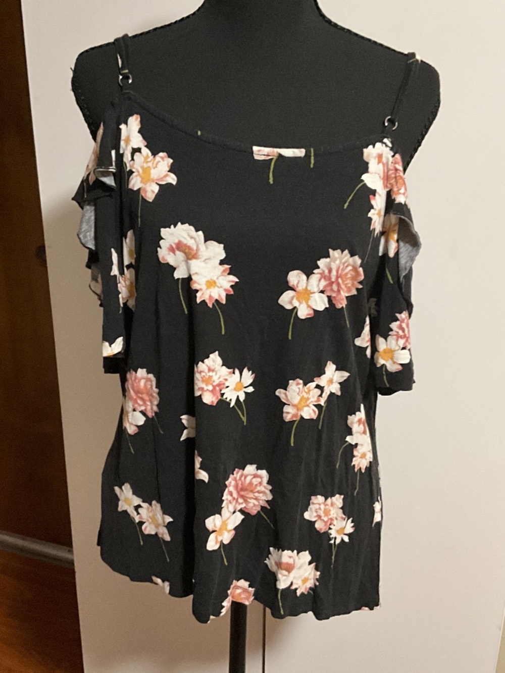 Cute cold shoulder top, XL